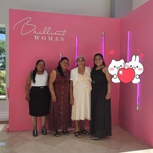 Meet your Posher, Manuela